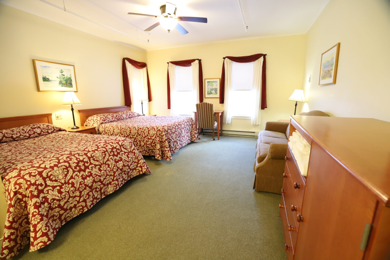 Charming Inn Stay | Cozy Rooms & Unforgettable Service